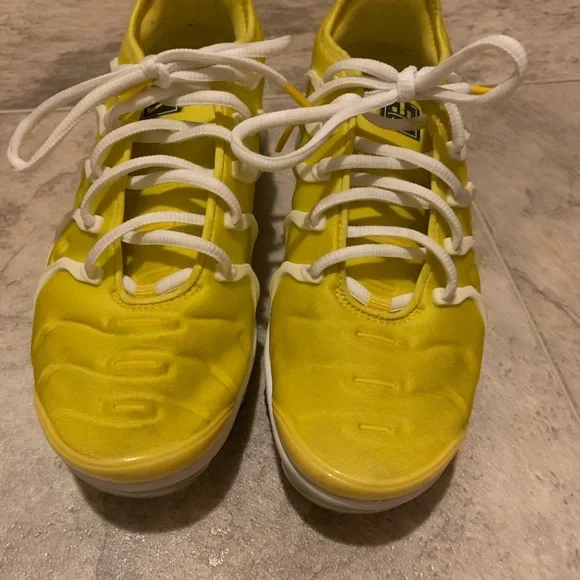 Nike Yellow and White Women's Sneakers - Picture 10 of 14